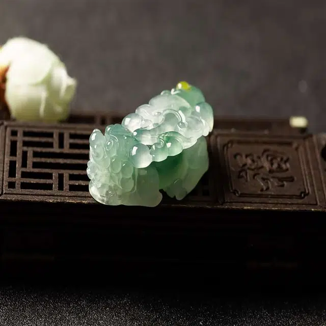 执福 冰润飘绿翡翠貔貅  玉质细腻种色兼备 糯冰 吊坠 男女同款情侣款