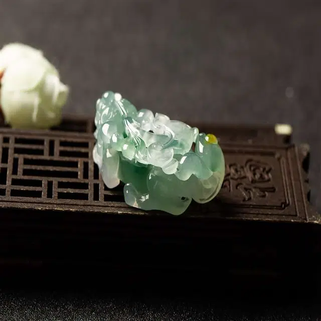 执福 冰润飘绿翡翠貔貅  玉质细腻种色兼备 糯冰 吊坠 男女同款情侣款