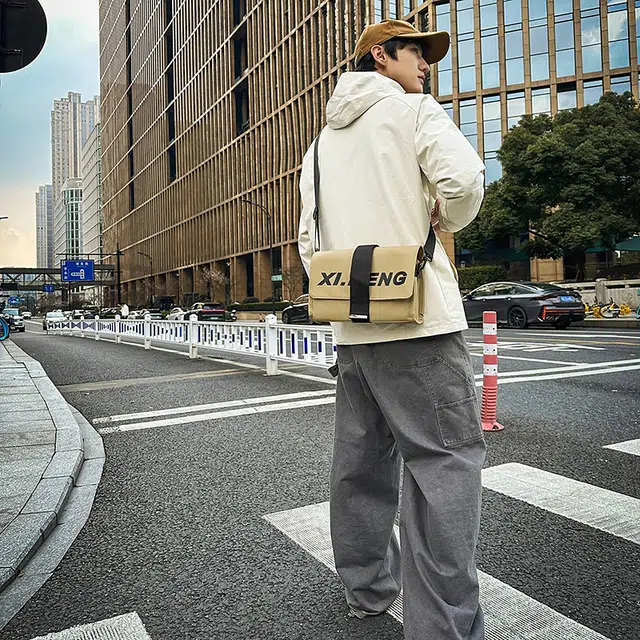 雅鹿 复古工装上课休闲旅行 尼龙布 单肩斜挎包 男女同款情侣款 多色