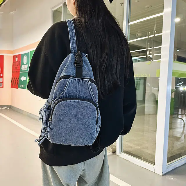 雅鹿 时尚百搭潮流个性纯色休闲日常通勤休闲背包旅行潮酷潮流百搭运动大学生上课简约小众设计 牛仔 胸包 男女同款情侣款 黑色/蓝色
