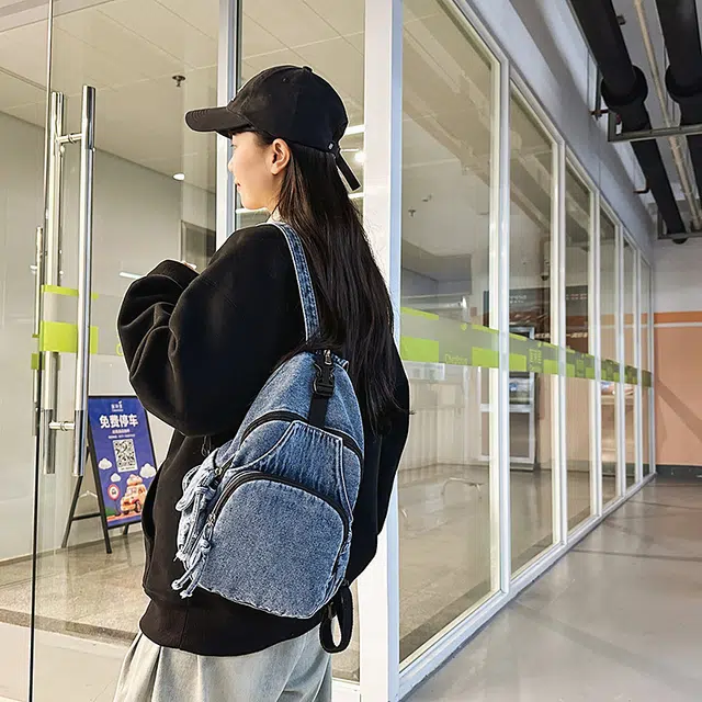 雅鹿 时尚百搭潮流个性纯色休闲日常通勤休闲背包旅行潮酷潮流百搭运动大学生上课简约小众设计 牛仔 胸包 男女同款情侣款 黑色/蓝色