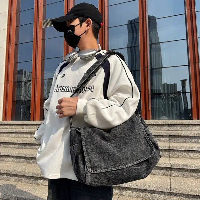 雅鹿 潮酷小众百搭设计高中生大学生上课日常通勤洋气个性质感高级感轻便复古简约潮流百搭 牛仔 单肩斜挎包 男女同款情侣款 黑色/蓝色