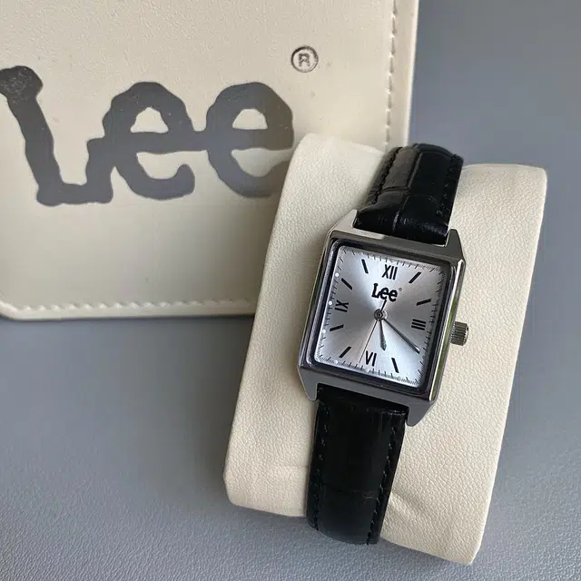 Lee ins