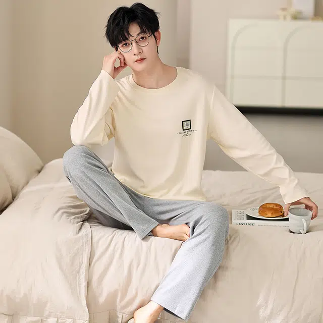 梦特娇 简约纯棉家居服可外穿圆领长袖长裤舒适透气亲肤 个性印花高级感设计休闲宽松青年学生保暖上衣睡衣套装 秋冬 男款 两件装 米白色