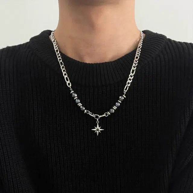 925
