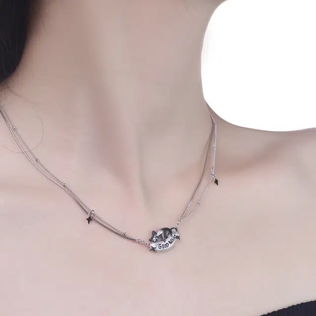 925