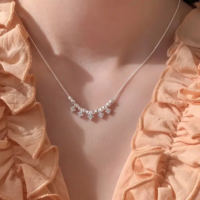 925