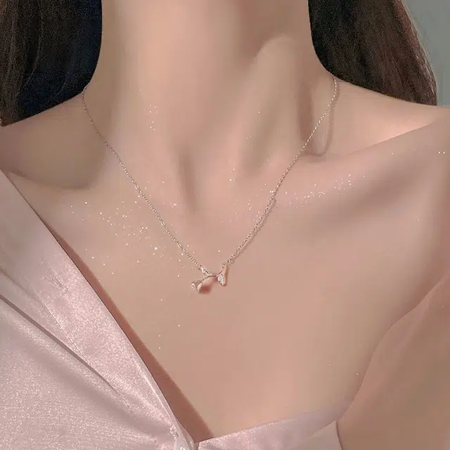 925