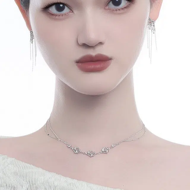 925