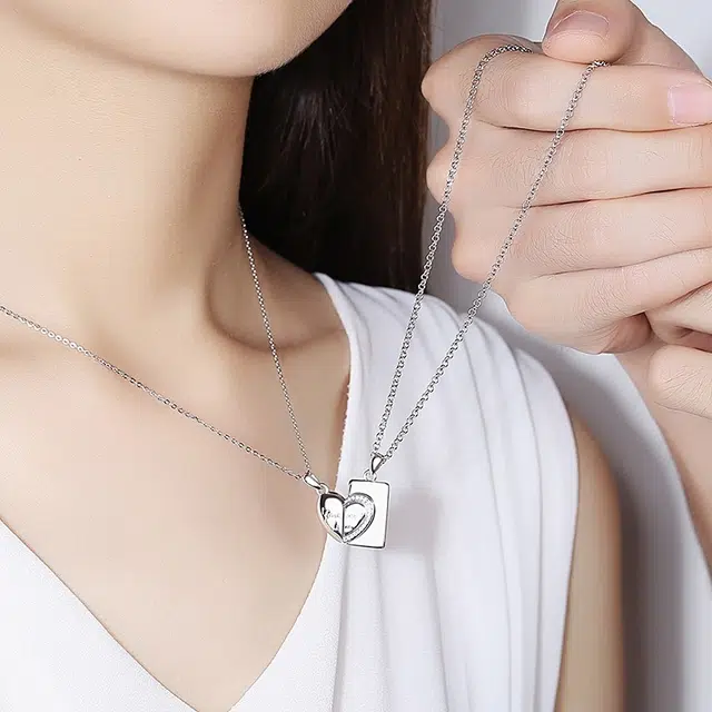 925