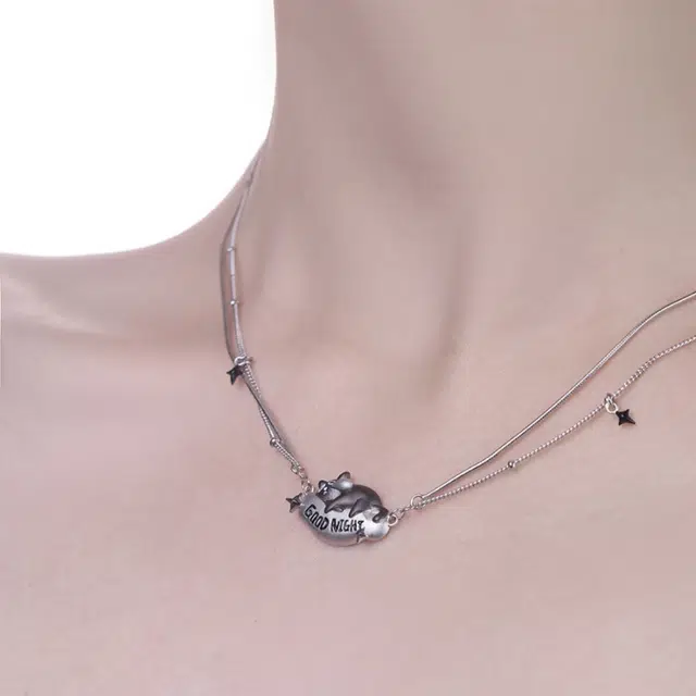 925