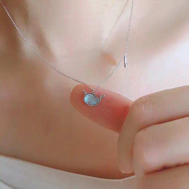 925