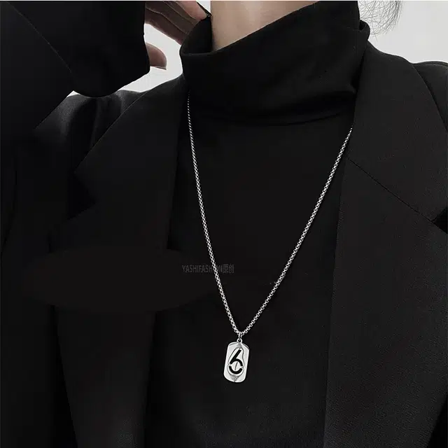 925