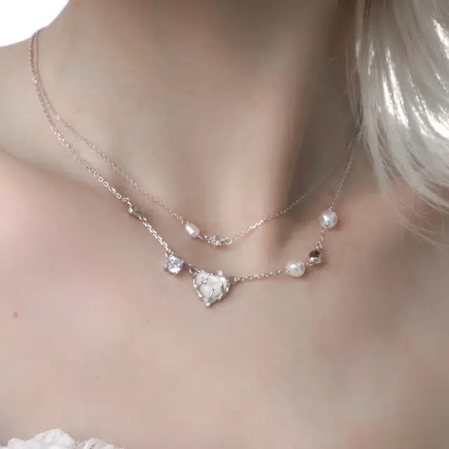 925