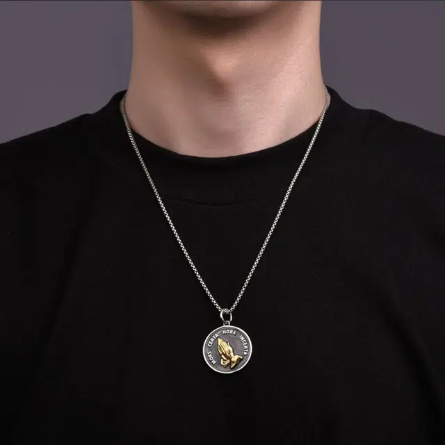 925
