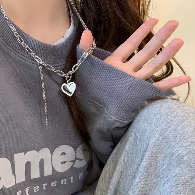 925