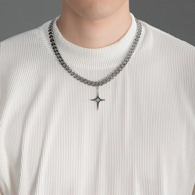 925