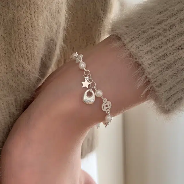 925