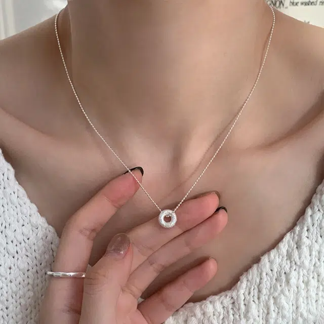 925