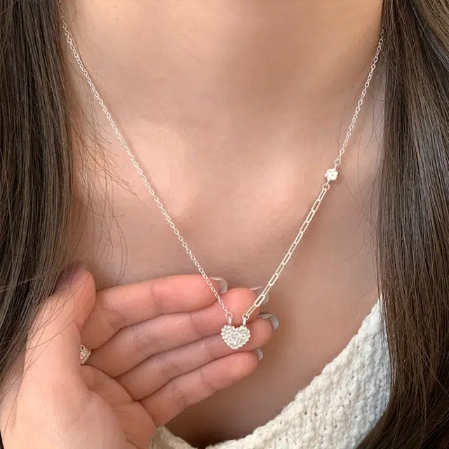 925