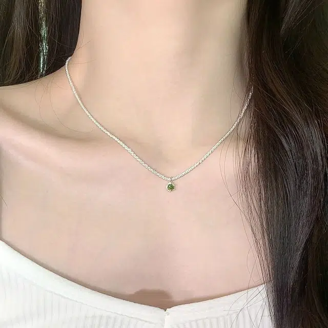 925