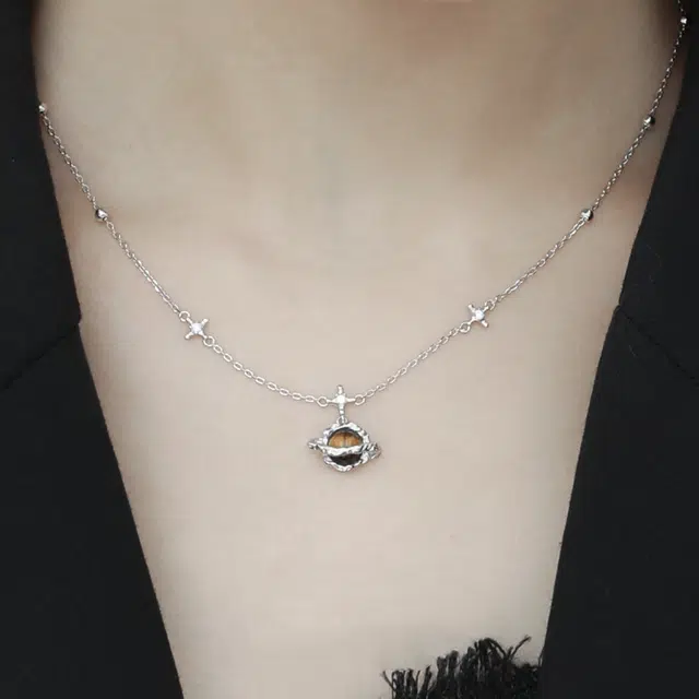 925
