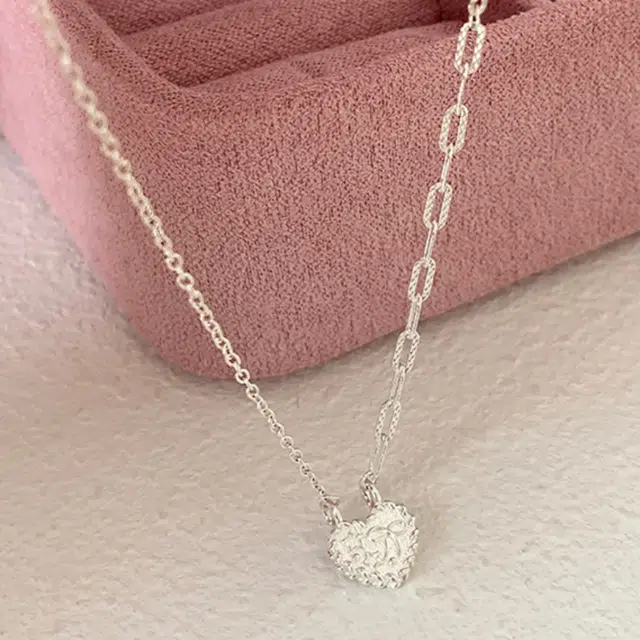 925