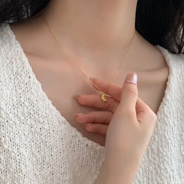 925