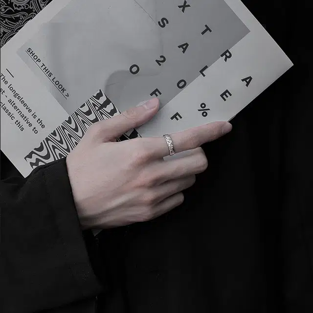 925