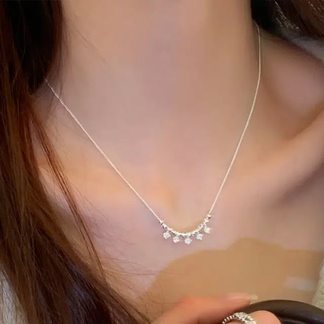 925