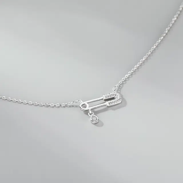 925