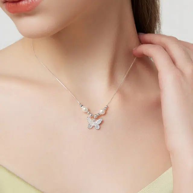 925