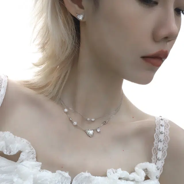 925