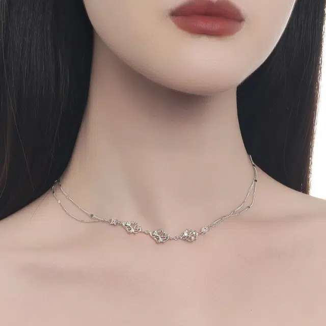 925