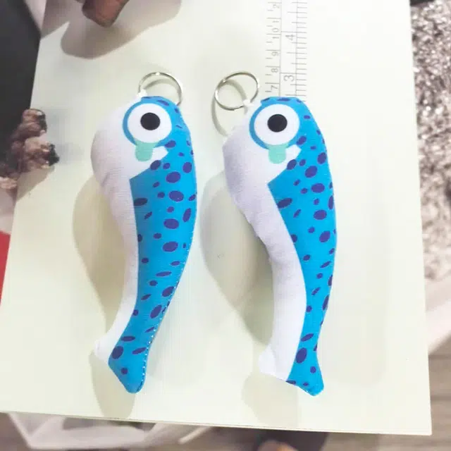 零界 可爱咸鱼  萌趣百搭钥匙扣包包 布绒 挂件 男女同款情侣款