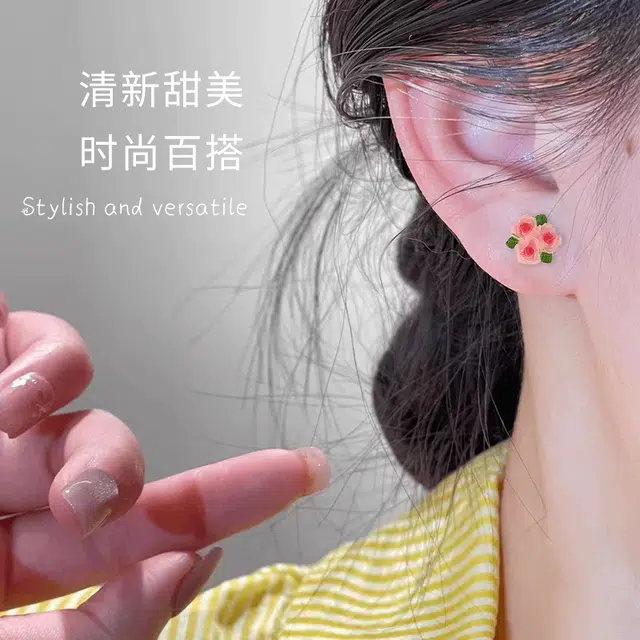 【花点心思】 零界 甜美清新彩色花朵 小巧精致 不重样 防过敏养耳洞 塑料 耳钉 男女同款情侣款