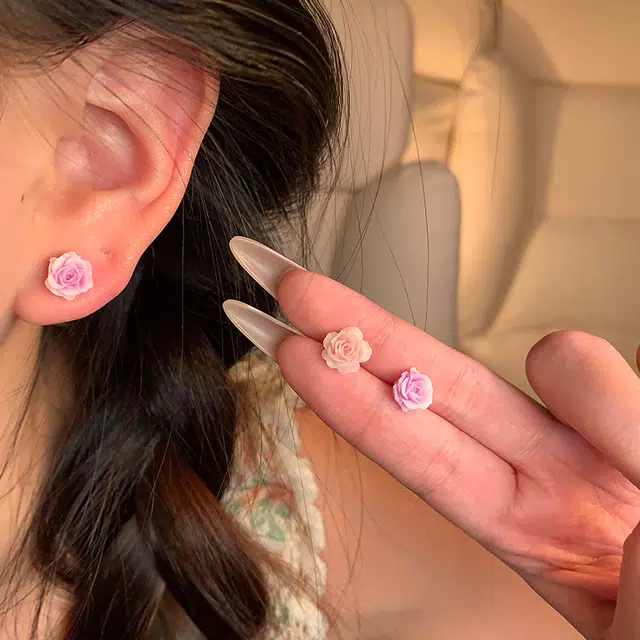 【耳边花海】 零界 甜美清新彩色花朵 小巧精致 不重样 防过敏 塑料 耳钉 男女同款情侣款