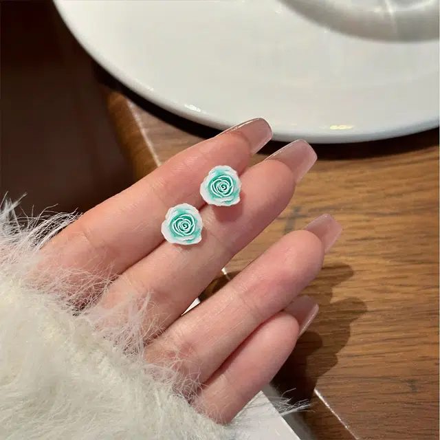 零界 甜美清新彩色花朵 小巧精致 不重样 防过敏养耳洞 塑料 耳钉 男女同款情侣款