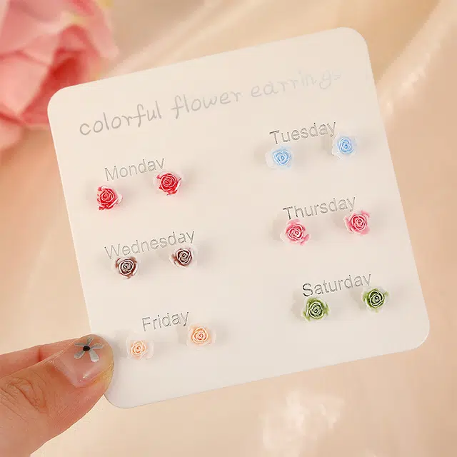 【花点时间】 零界 甜美清新彩色花朵 小巧精致 不重样 防过敏养耳洞 塑料 耳钉 男女同款情侣款