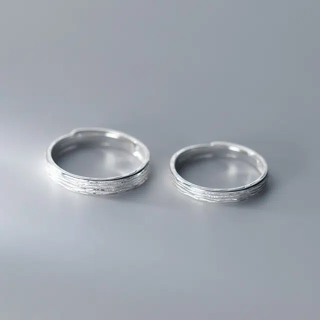 925