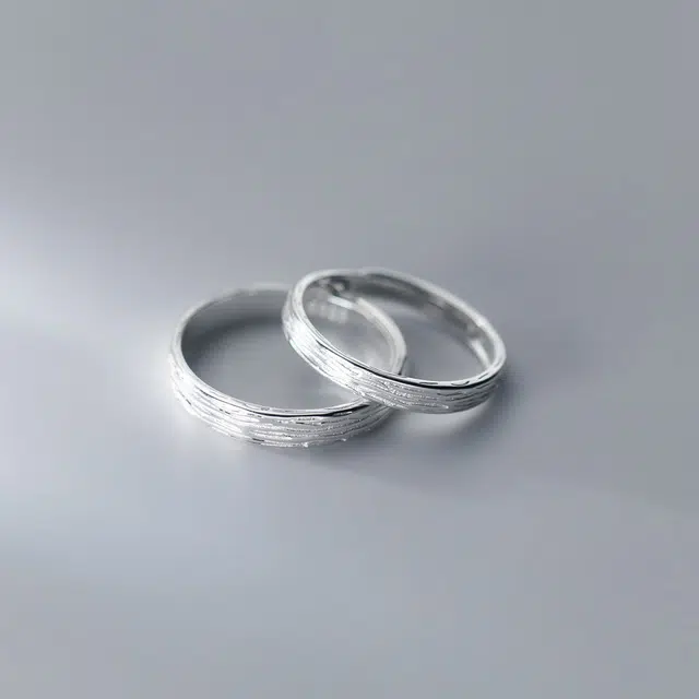 925