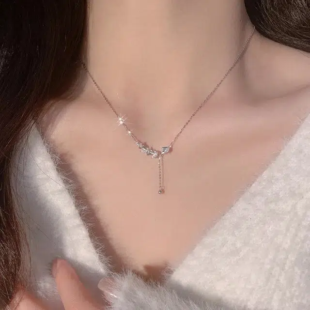 925