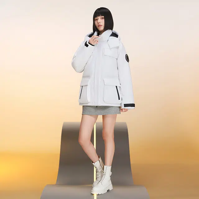 美力城 纯色短款连帽宽松户外羽绒服 女款