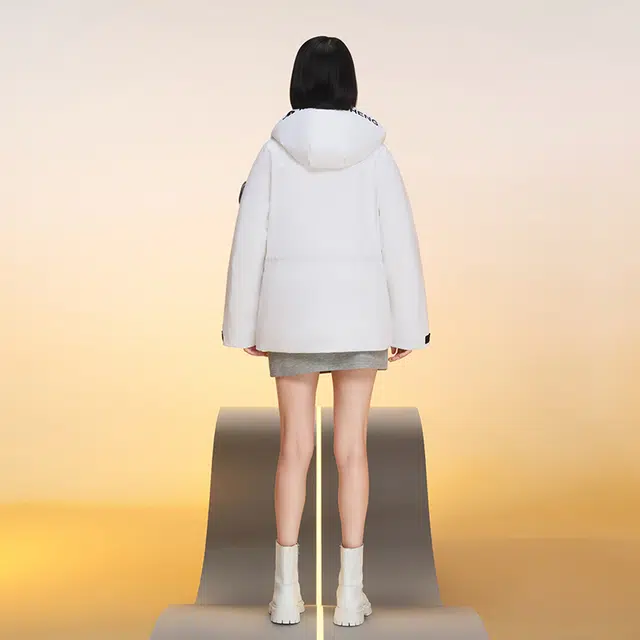 美力城 纯色短款连帽宽松户外羽绒服 女款