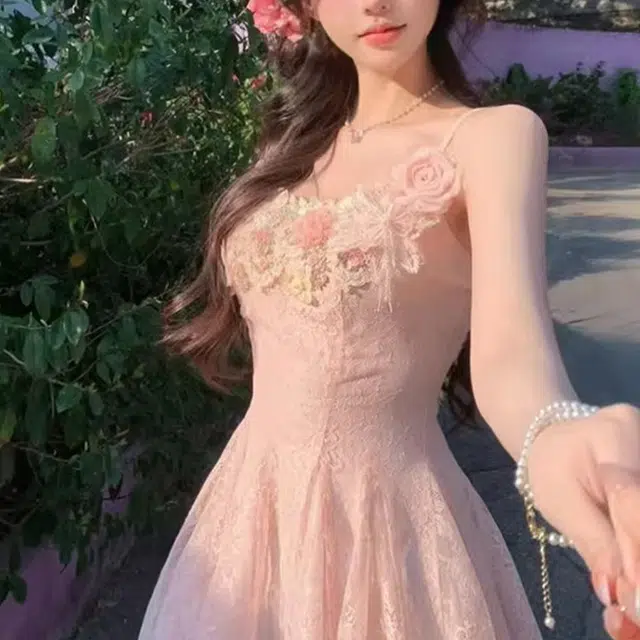 涂诗菲 纯欲风立体花朵收腰显瘦甜美温柔海边度假鱼尾吊带连衣裙 女款