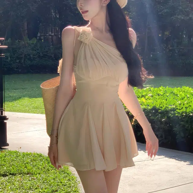 涂诗菲 法式立体花朵斜肩高级感气质收腰修身无袖连衣裙 女款 杏色
