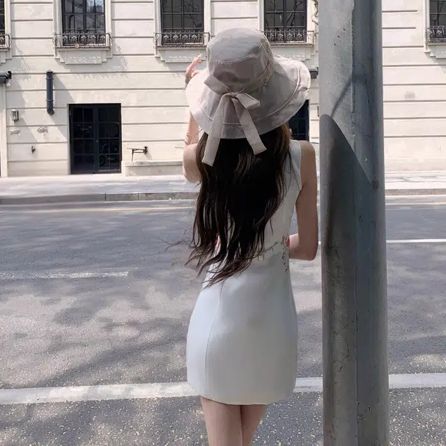 涂诗菲 法式甜美花朵刺绣圆领背心短裙名媛气质收腰显瘦无袖连衣裙 女款