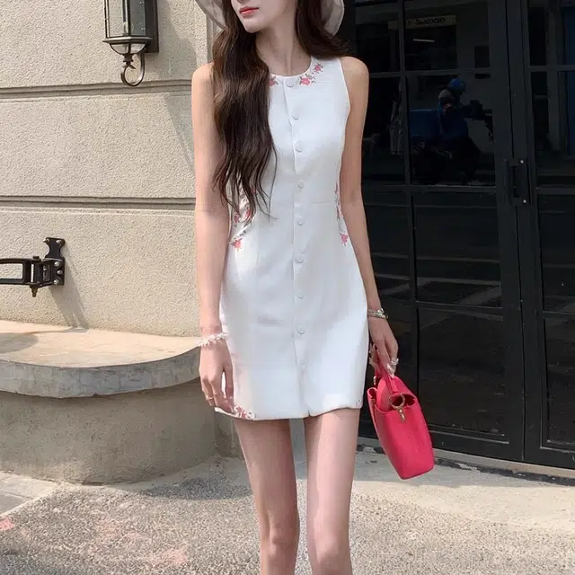 涂诗菲 法式甜美花朵刺绣圆领背心短裙名媛气质收腰显瘦无袖连衣裙 女款