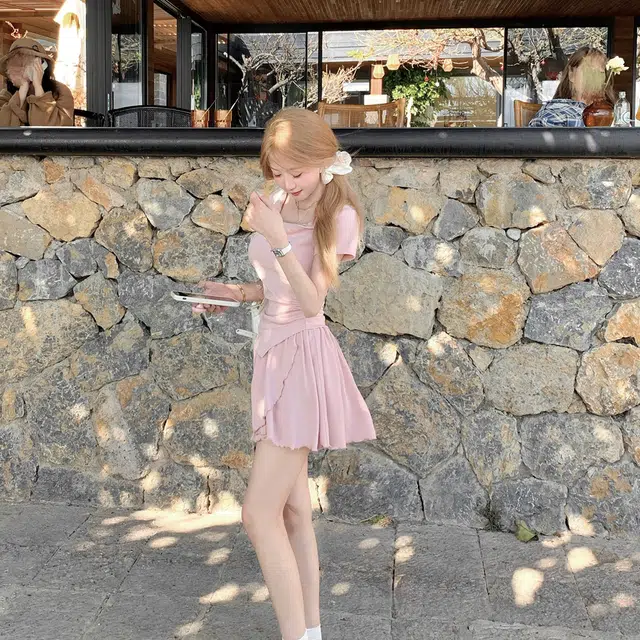 涂诗菲 韩系纯欲风慵懒甜辣妹荡领上衣小众设计感不规则高腰显瘦百褶裙裙装套装 女款