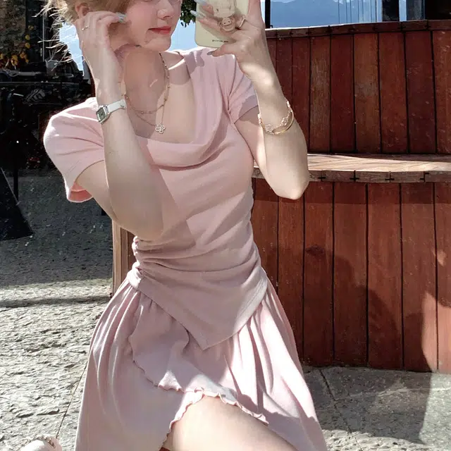 涂诗菲 韩系纯欲风慵懒甜辣妹荡领上衣小众设计感不规则高腰显瘦百褶裙裙装套装 女款